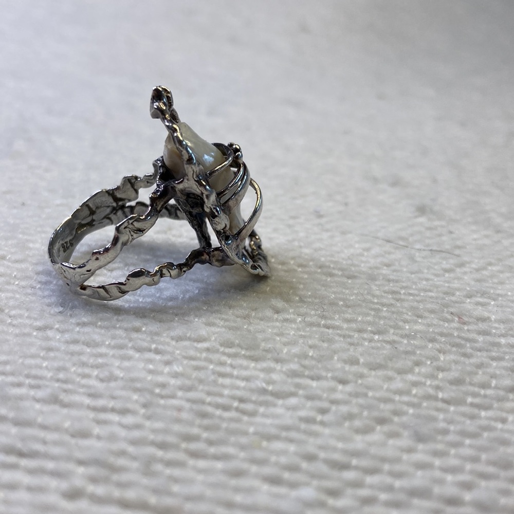 Stunning Freshwater Pearl Ring in Sterling Silver Setting - Picture 6 of 8